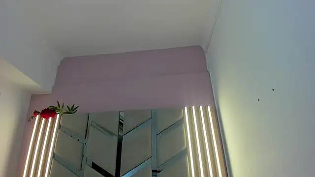 Snapshot of victoriamoon-01 chatting on October 1, 8:36 pm victoriamoon-01 online show from October 1, 8:36 pm