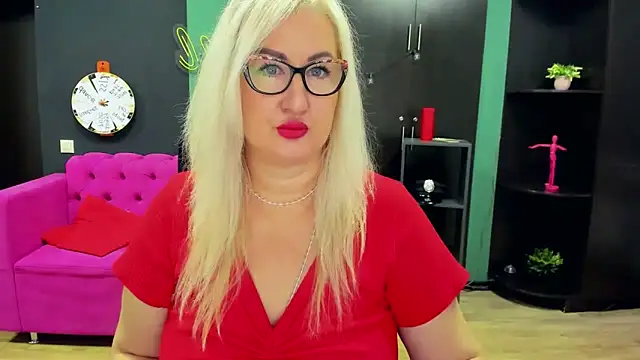 ChristyBrooks online show from October 16, 9:23 am