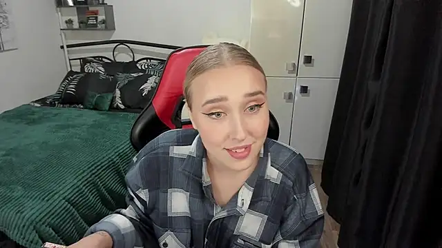 LinaTruly online show from September 18, 9:35 pm