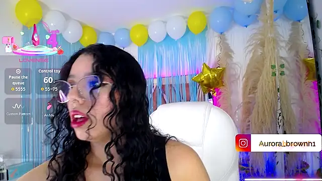 Snapshot of Aurora_Brownn chatting on October 2, 5:01 am Aurora Brownn online show from October 2, 5:01 am