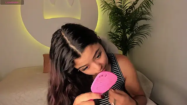 Snapshot of Ariana_Pierce chatting on October 11, 12:30 pm Ariana Pierce online show from October 11, 12:30 pm