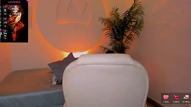 Ariana Pierce online show from December 3, 1:46 pm