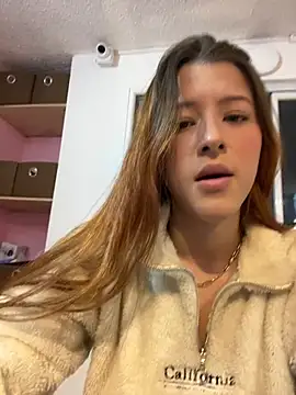 ally sunn  online show from April 16, 12:33 am