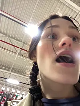 Mia Mia M online show from April 3, 5:00 pm