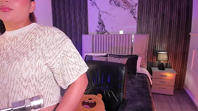 Lillyortiz online show from May 29, 7:45 pm