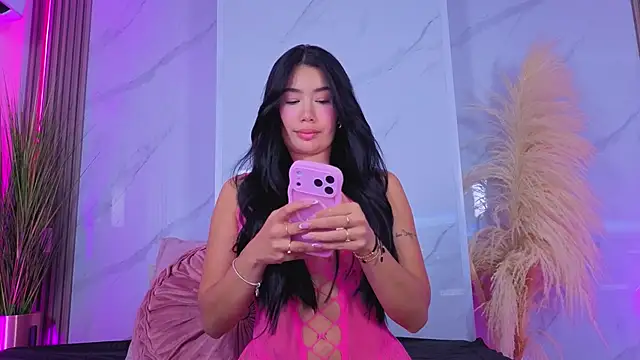Chlooee   online show from June 8, 1:23 am