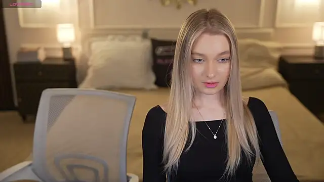 Ewa Pearl online show from December 1, 8:11 pm