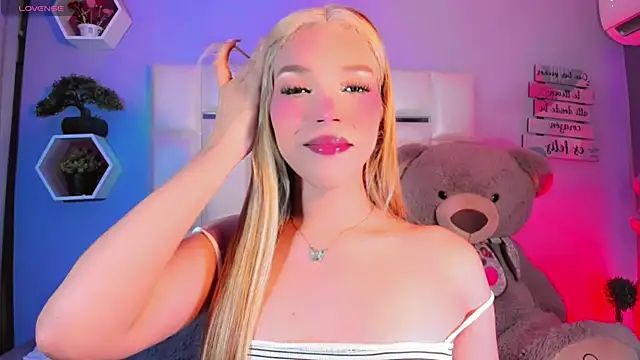 Snapshot of Aileen_18 chatting on September 21, 8:29 pm Aileen 18 online show from September 21, 8:29 pm