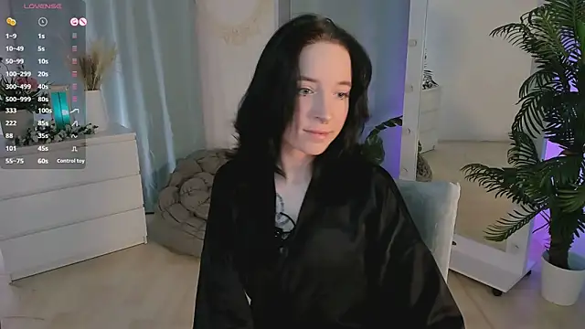 lilithlunna online show from November 15, 6:20 pm