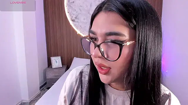 RoseCassie online show from December 18, 2:00 pm