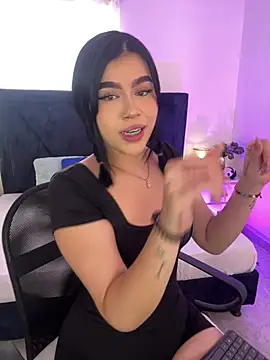 Lily Woodz online show from July 14, 7:07 pm