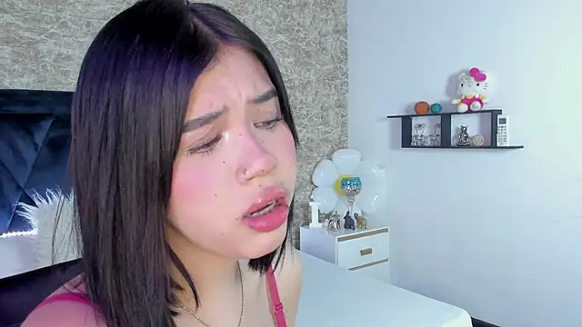 Lily Woodz online show from November 5, 7:19 pm