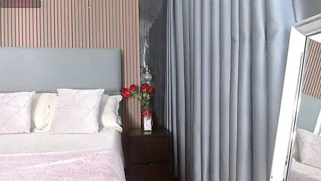 Snapshot of Sienna_Blake_ chatting on October 10, 8:47 pm Sienna Blake online show from October 10, 8:47 pm