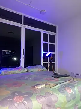 loladupont online show from April 5, 2:54 am