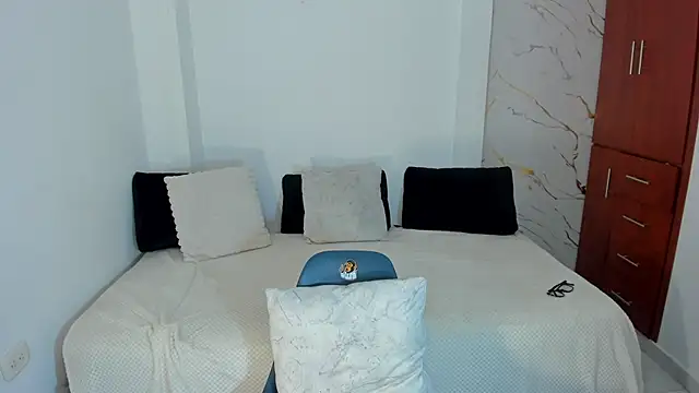 martina roldam online show from July 2, 2:44 am