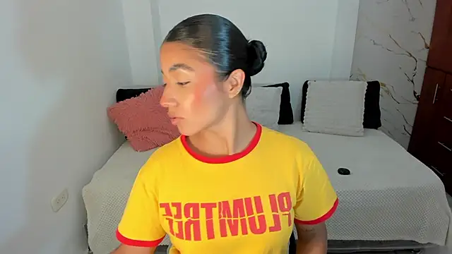 martina roldam online show from July 17, 3:00 am