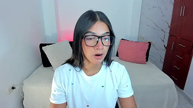 martina roldam online show from June 4, 4:28 am