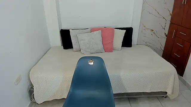 martina roldam online show from July 18, 3:43 am