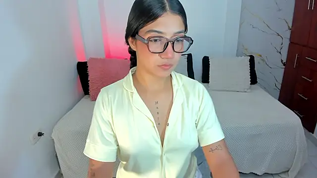 martina roldam online show from June 11, 4:20 am