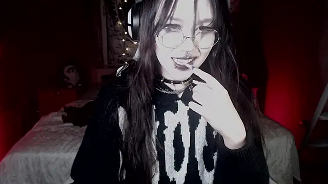 Snapshot of chloe_crystall_killer chatting on October 9, 12:09 pm chloe crystall killer online show from October 9, 12:09 pm