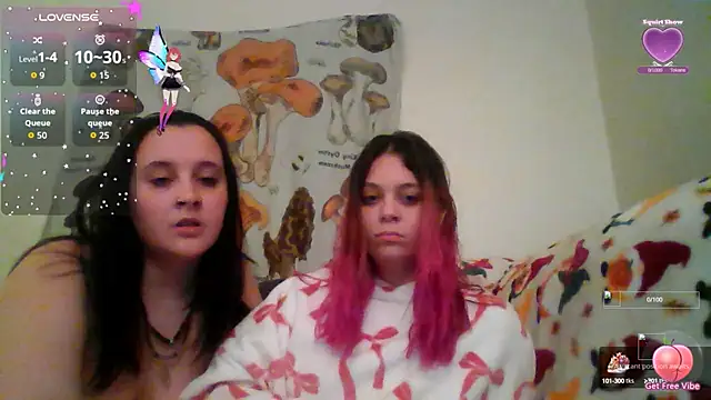 Snapshot of BedroomBarbie chatting on October 10, 5:45 am BedroomBarbie online show from October 10, 5:45 am