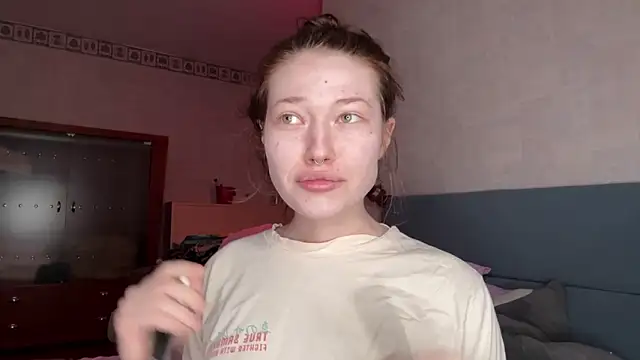 eva varnerr online show from March 25, 10:45 pm