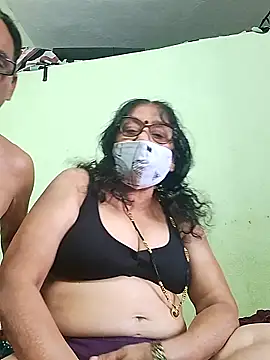 Snapshot of sivani_asha chatting on October 15, 6:49 am sivani asha online show from October 15, 6:49 am