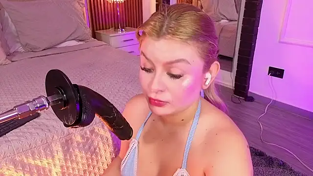 LolaAngellx online show from June 18, 9:19 pm