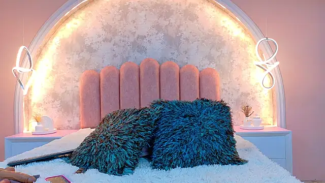 MiaLaurents online show from November 10, 4:40 am