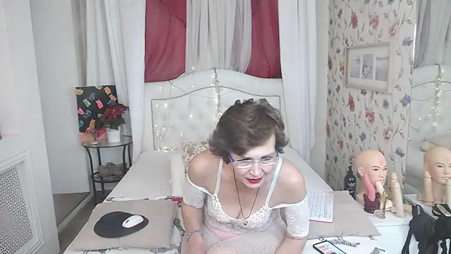 SilviaHart online show from September 19, 1:32 pm