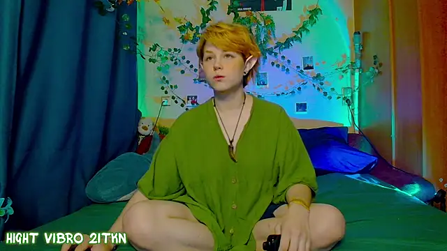 Snapshot of TrickyKitsune chatting on September 25, 12:59 pm TrickyKitsune online show from September 25, 12:59 pm
