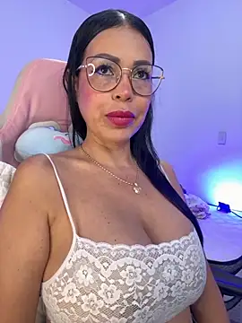 Snapshot of KarolRubi1 chatting on October 5, 7:52 pm KarolRubi1 online show from October 5, 7:52 pm