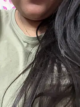 queen pari online show from December 15, 7:19 pm