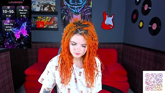 Snapshot of CharlotteMitchell chatting on October 5, 12:59 am CharlotteMitchell online show from October 5, 12:59 am