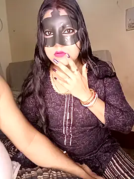 Hot muskaan online show from May 5, 5:05 pm