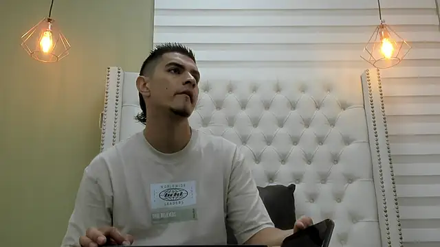 Snapshot of DAVID_VICTORIAA chatting on October 14, 1:03 pm DAVID VICTORIAA online show from October 14, 1:03 pm