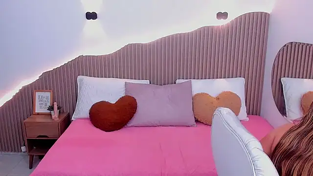 Annie kurt  online show from September 17, 9:02 pm