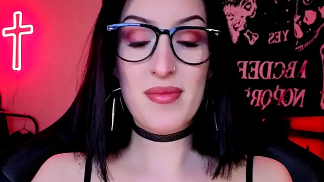 Miss Alice   online show from May 19, 1:12 am
