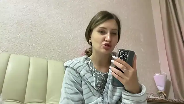florianikaa online show from October 18, 5:59 pm