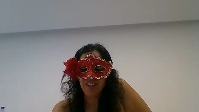 couple-tuga online show from May 19, 9:49 am