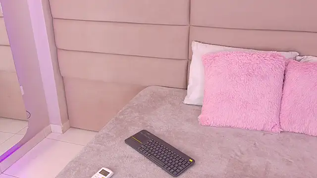 NickyBelmonth online show from November 30, 2:10 pm