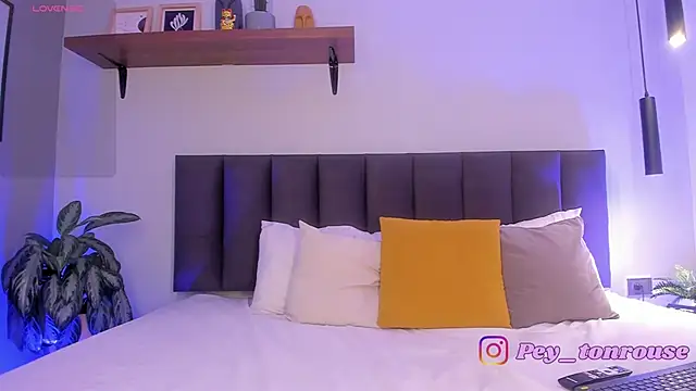 peytonrosse online show from October 7, 8:02 pm