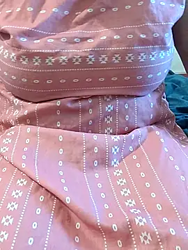 Snapshot of mallupriyapriya chatting on October 6, 5:13 am mallupriyapriya online show from October 6, 5:13 am