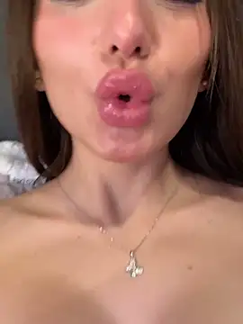 Maddy Jones online show from September 10, 2:33 am