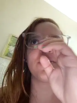 Snapshot of AliceRuivinha2 chatting on September 27, 11:17 am AliceRuivinha2 online show from September 27, 11:17 am