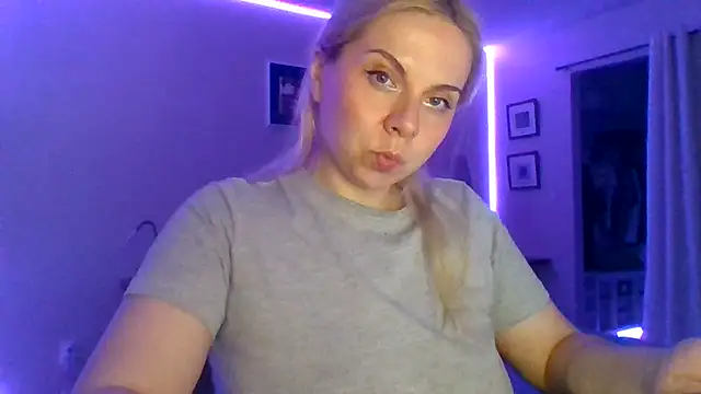 HappyIva online show from December 1, 3:59 pm