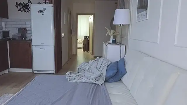 KristineEsme online show from November 27, 4:37 am