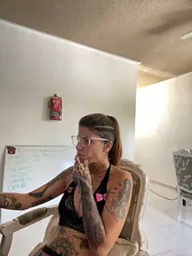 Snapshot of Izy_cute_ chatting on September 22, 6:17 pm Izy cute online show from September 22, 6:17 pm