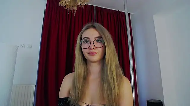 Snapshot of Ariel_Quinn chatting on September 12, 4:35 am Ariel Quinn online show from September 12, 4:35 am