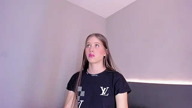 sara  jones gh online show from November 14, 7:47 pm